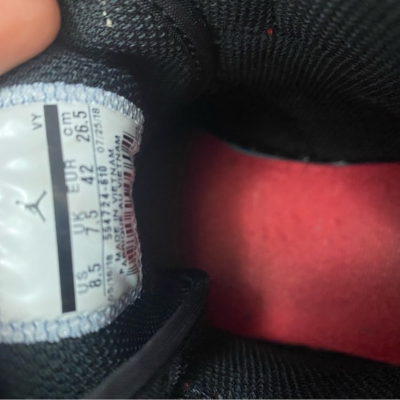 Air Jordan 1 Mid Reverse Banned - Picture 5 of 6